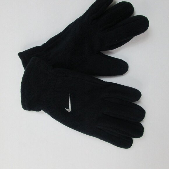 Nike Club Fleece Gloves with Quilted Backpack Shoulder Straps in Black - Picture 4 of 6